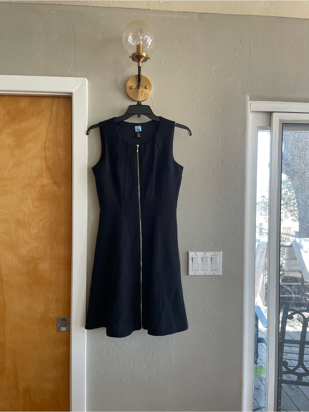 White House Black Market Sleeveless Black Zip-Front Dress sz 8 fit and flare